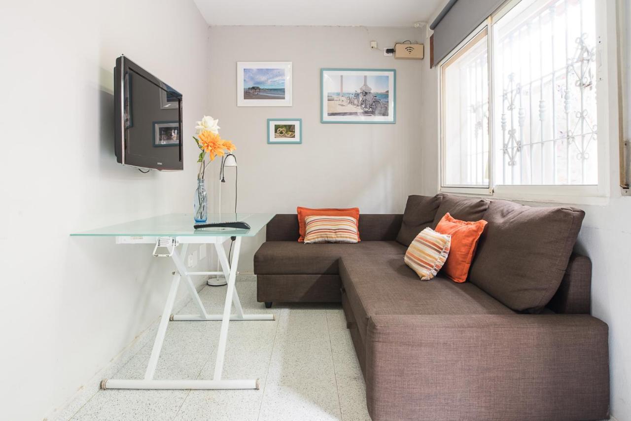 Malagaonbeach 1 - Two Bedrooms - Up To 3 People - 10 Meters Beach Bagian luar foto