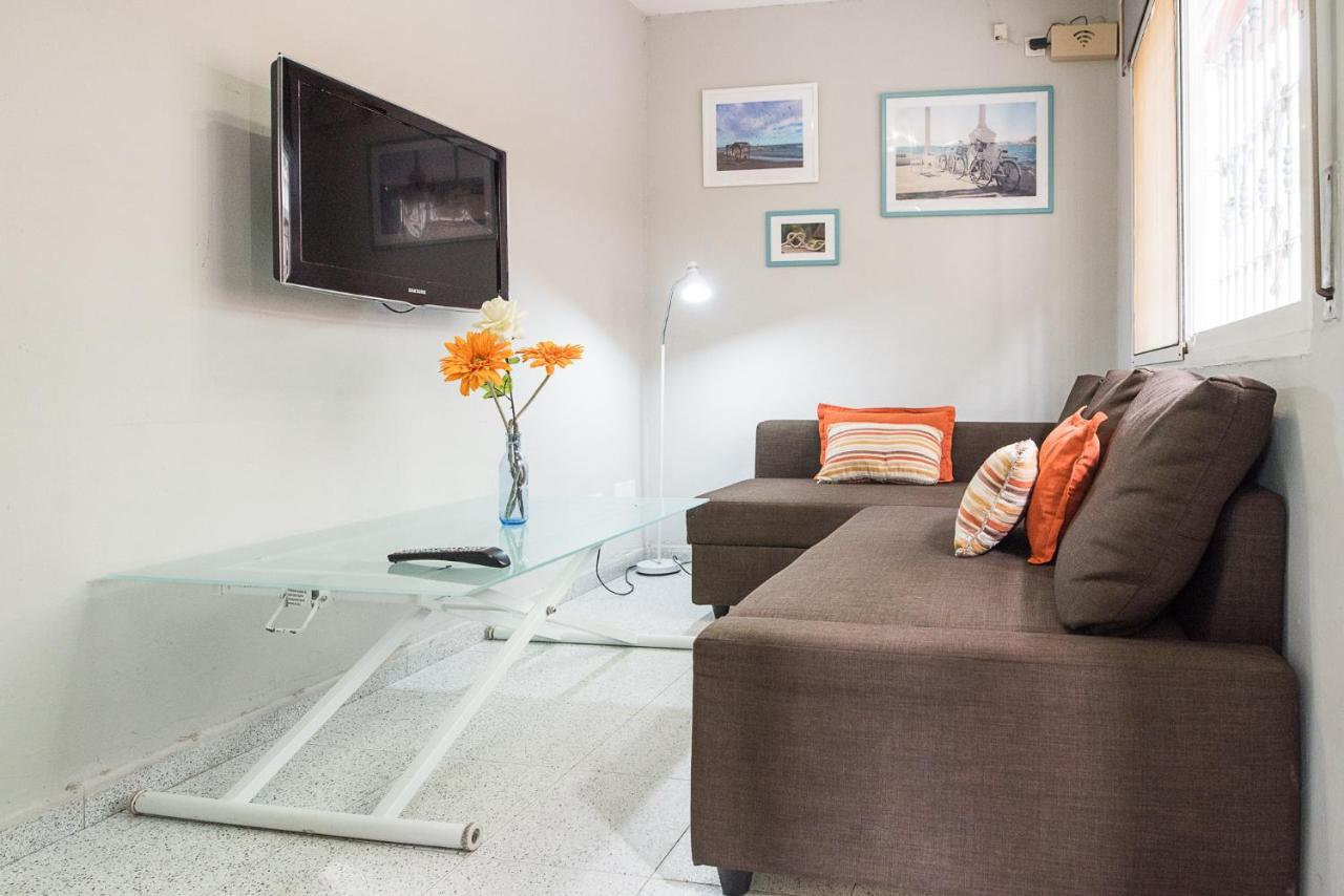 Malagaonbeach 1 - Two Bedrooms - Up To 3 People - 10 Meters Beach Bagian luar foto