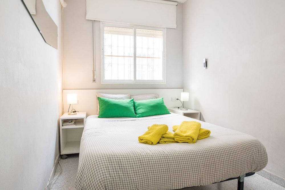 Malagaonbeach 1 - Two Bedrooms - Up To 3 People - 10 Meters Beach Bagian luar foto